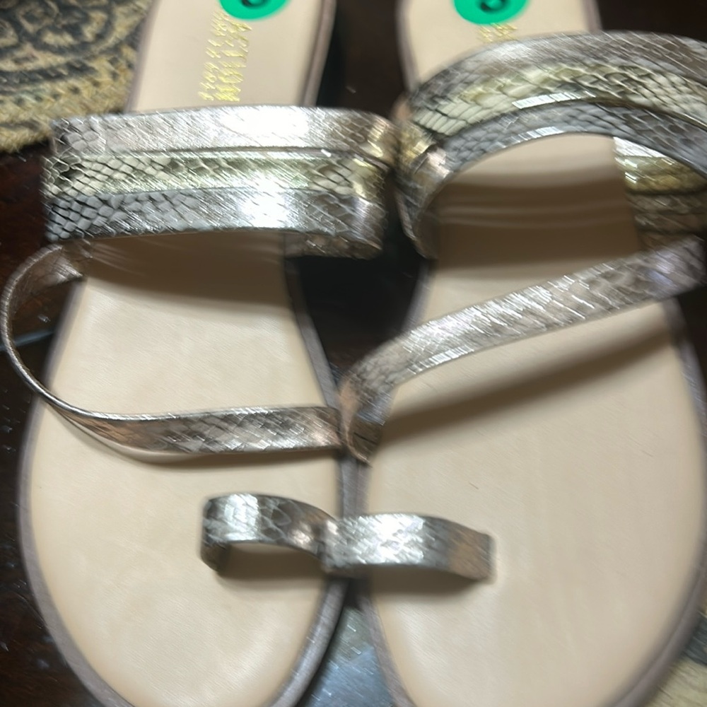 Kenneth Cole size 8 Brand New sandal